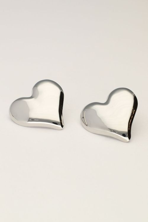 Studs met statement hart