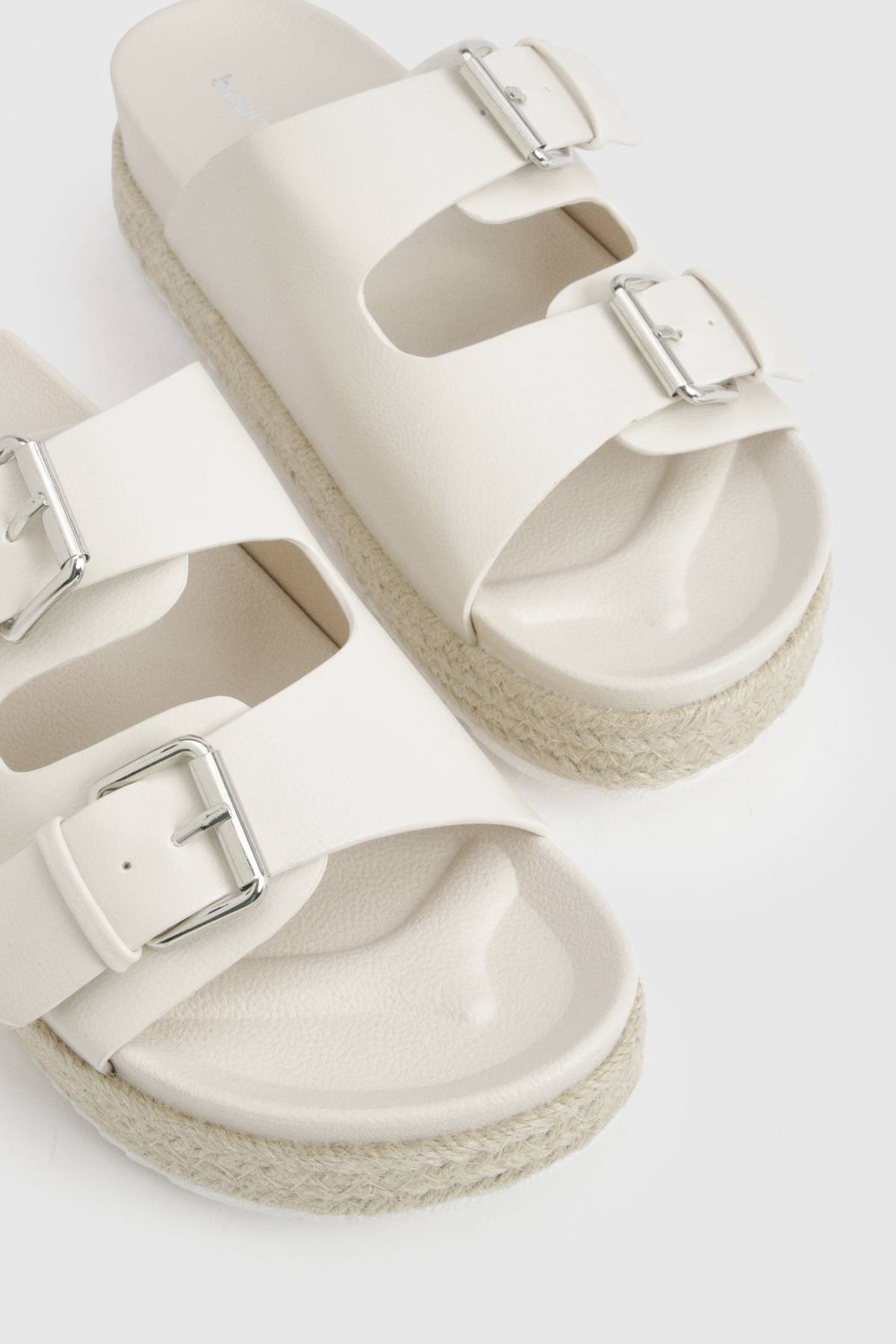 boohoo Sandales Plateformes À Double Bride Avec Détails Boucles
