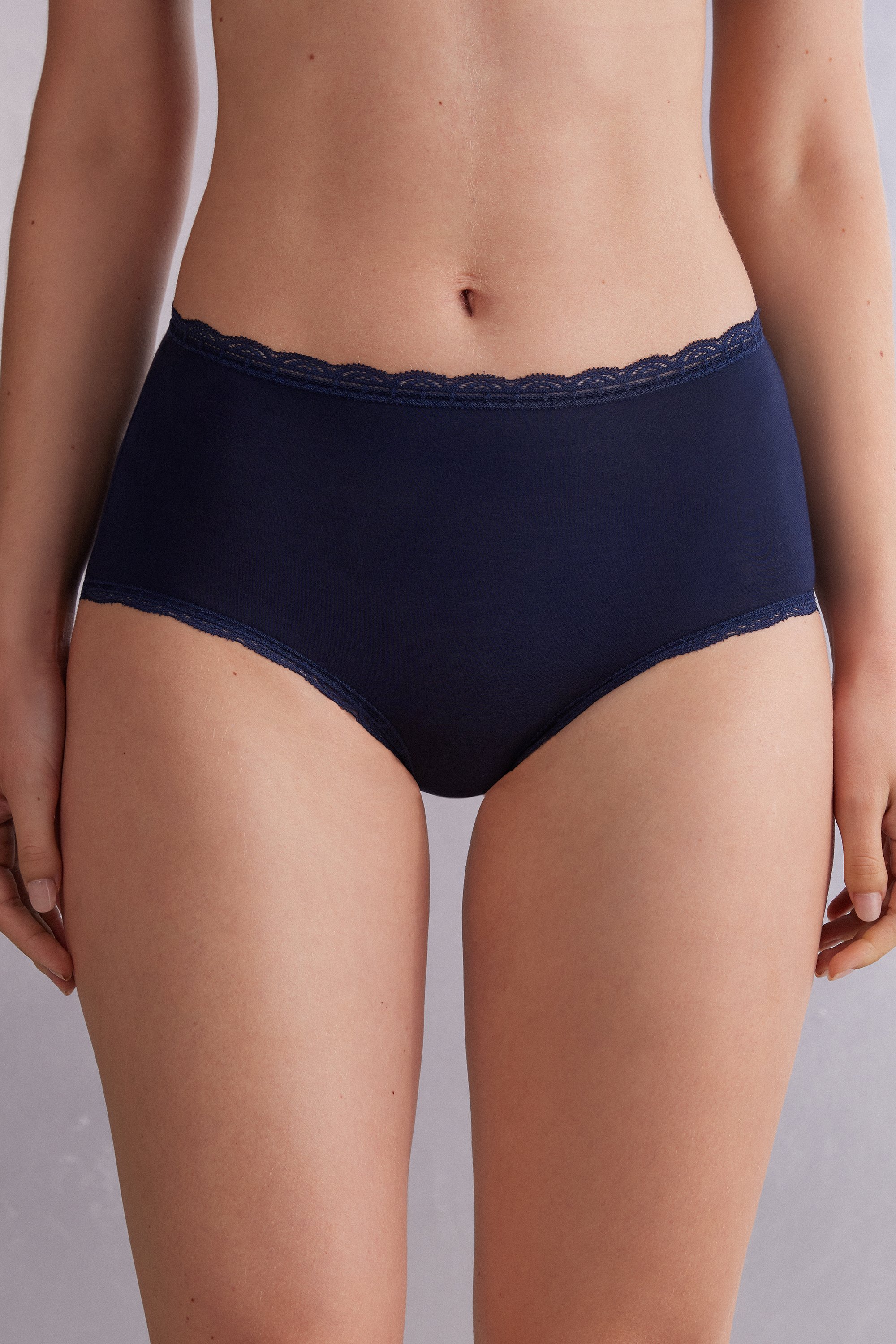 Calças culote de cintura alta em algodão e renda.