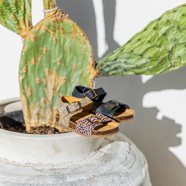 Groot leren meisjes bio sandalen met stippenprint