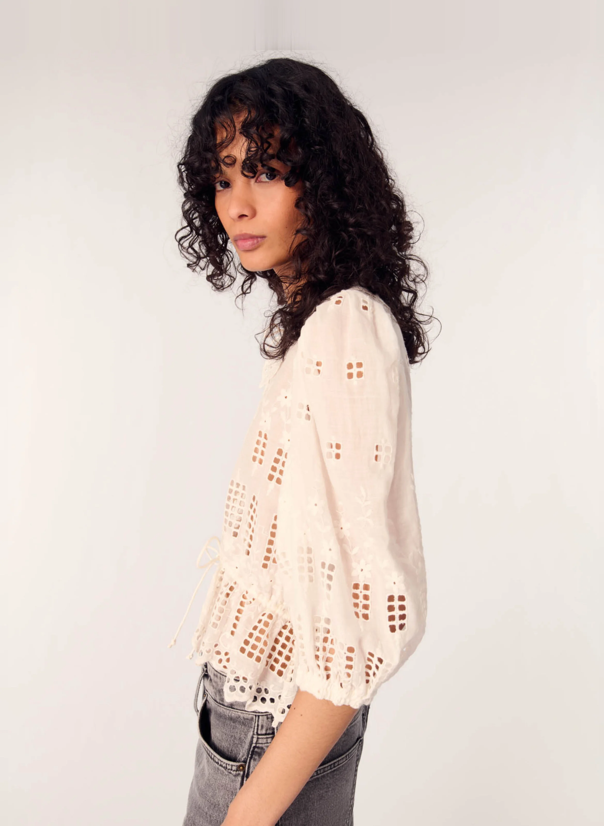 Blouse ample brodée à col claudine | Blanc