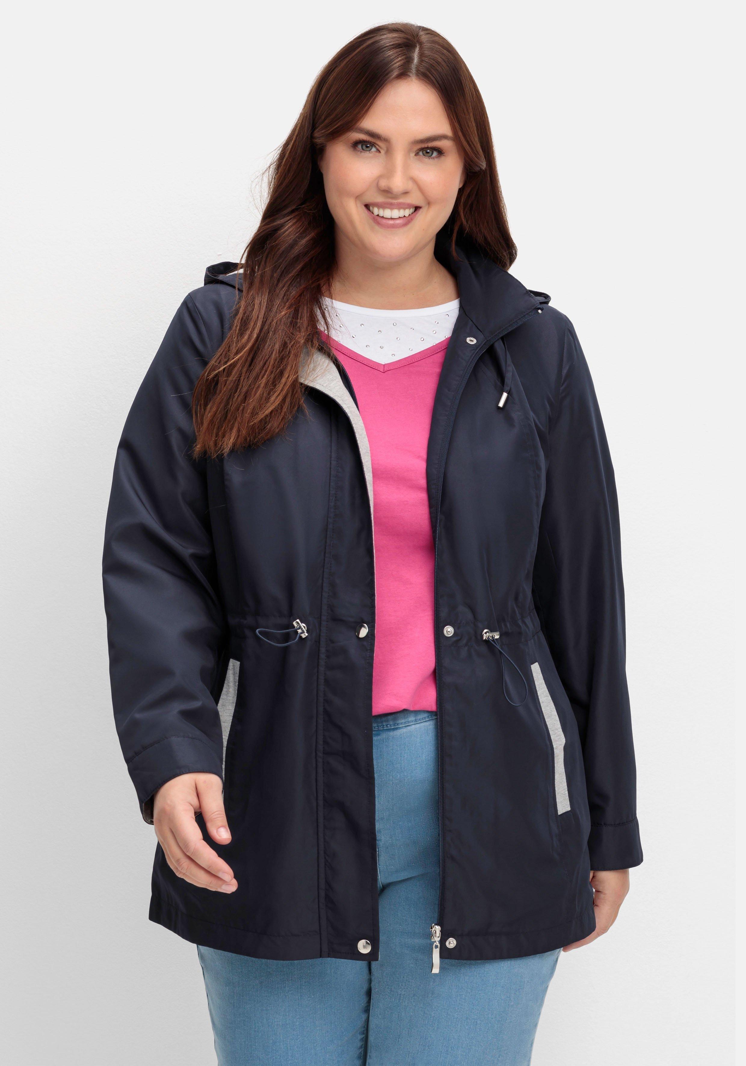 Übergangsjacke mit Kapuze und Kontrastdetails