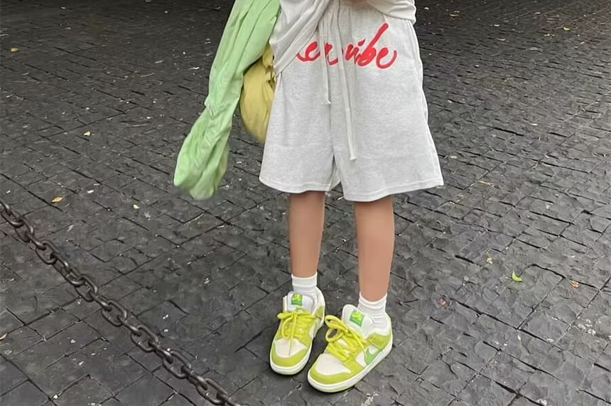 Femilina - Shorts met trekkoord en letters