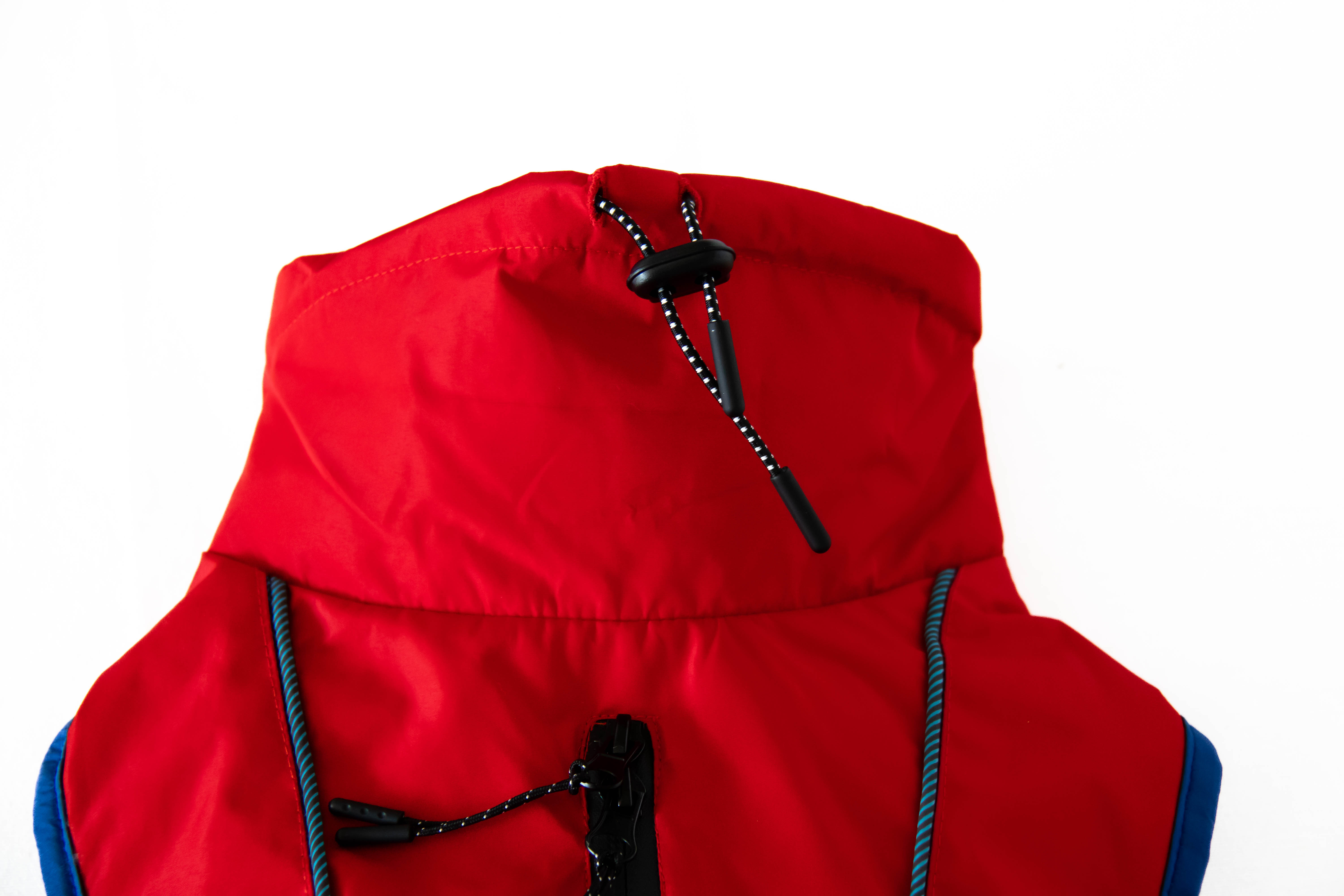 Casaco vermelho Benetton tamanho 25cm