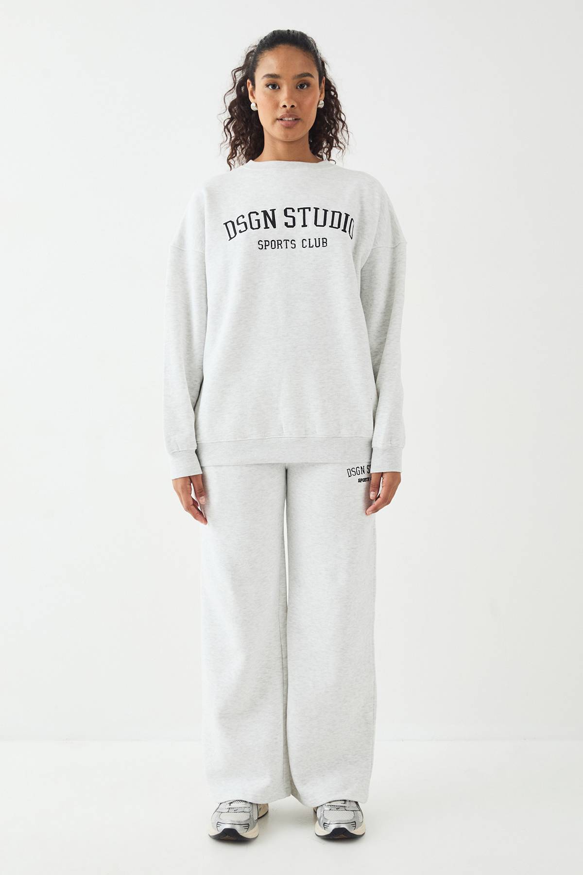 Tall DSGN Studio Jogger Jambe Droite avec Appliqué
