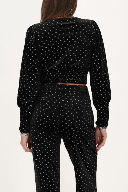 Zwarte velvet top met zilverkleurige bloemen