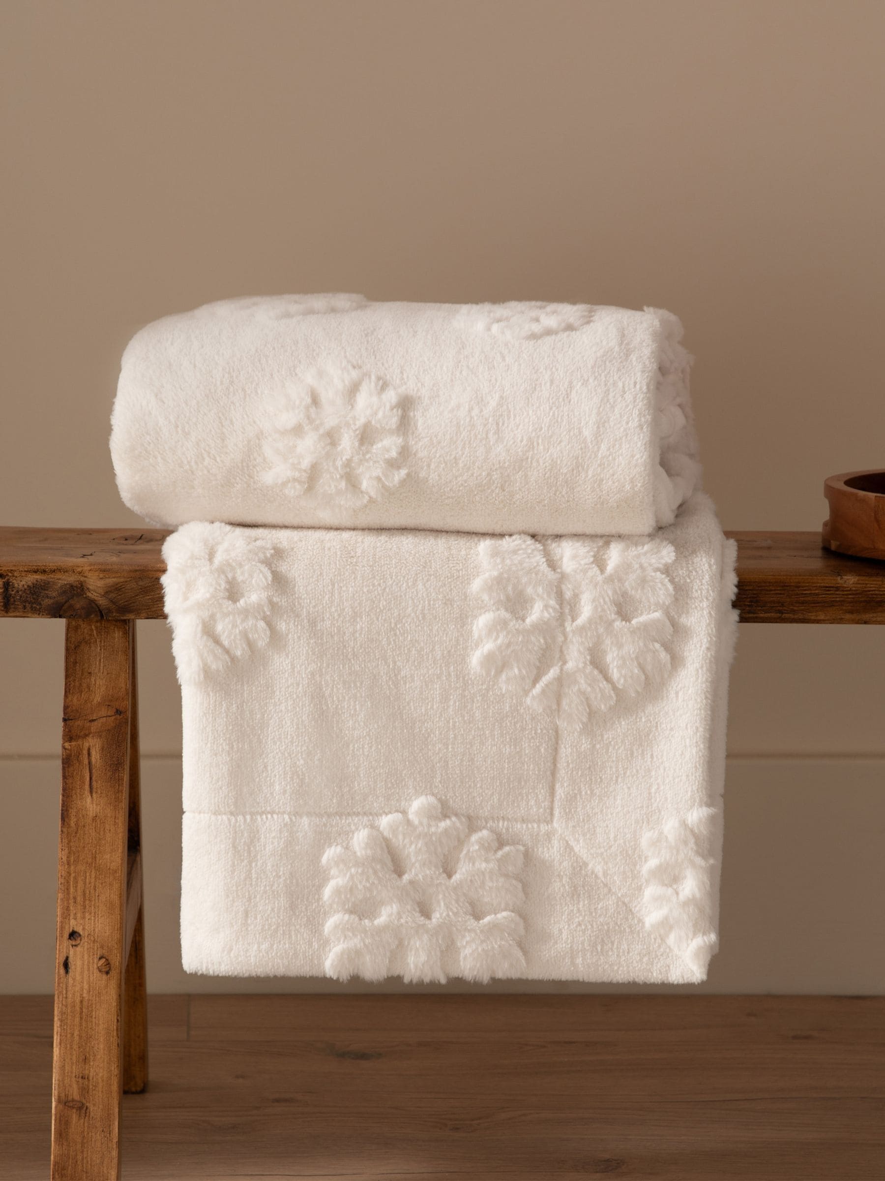 Furn Christmas Snowflakes Faux Fur Throw