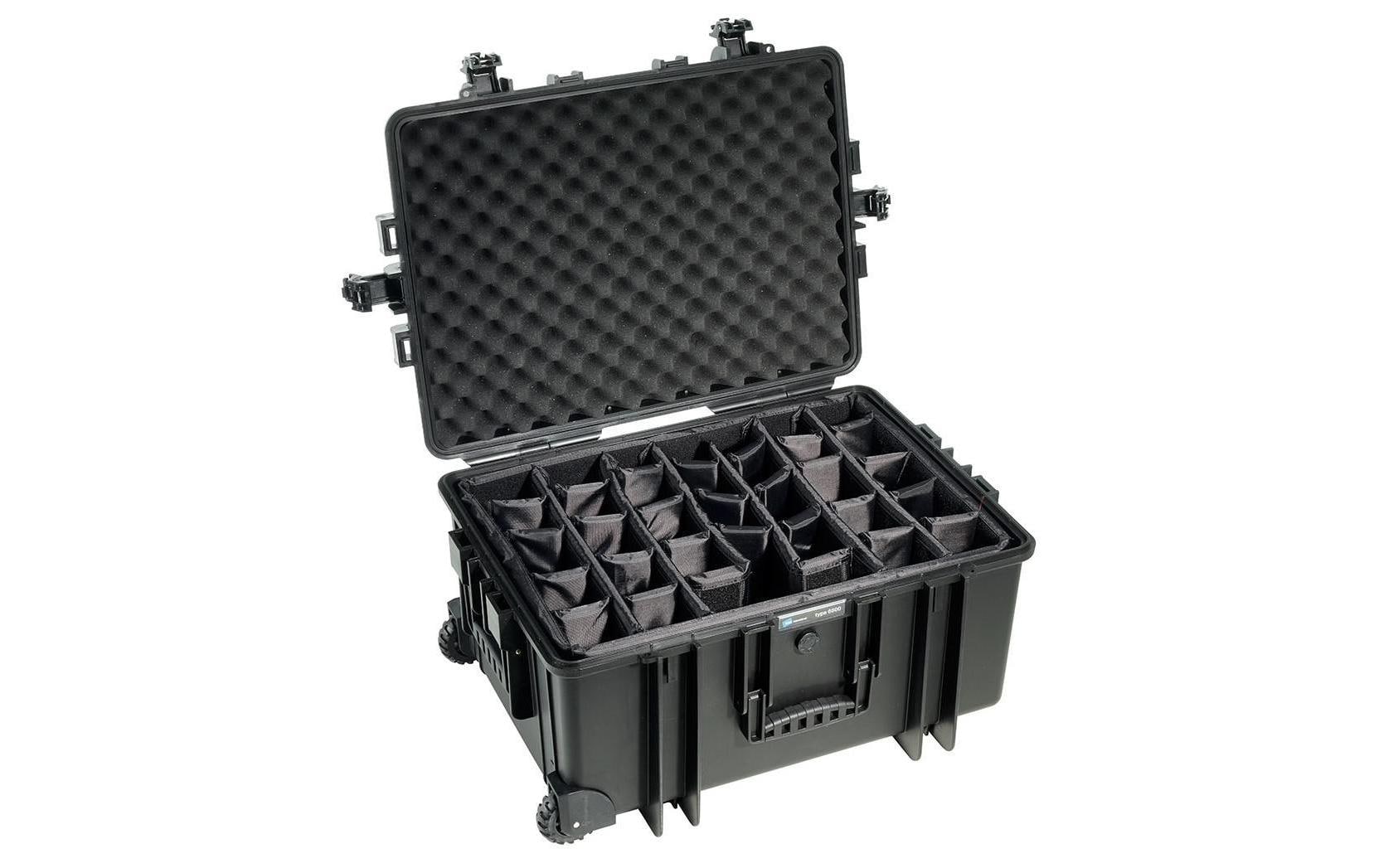 Outdoor-Koffer Typ 6800 RPD Schwarz<br>Outdoor-Koffer mit besonderer Höhe für viel Stauraum – Mit Teleskopgriff und leicht laufenden Rollen