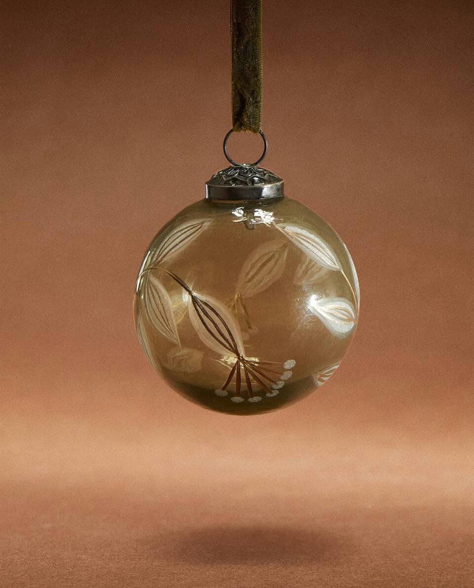 Enfeite de Natal de vidro com decoração de folhas