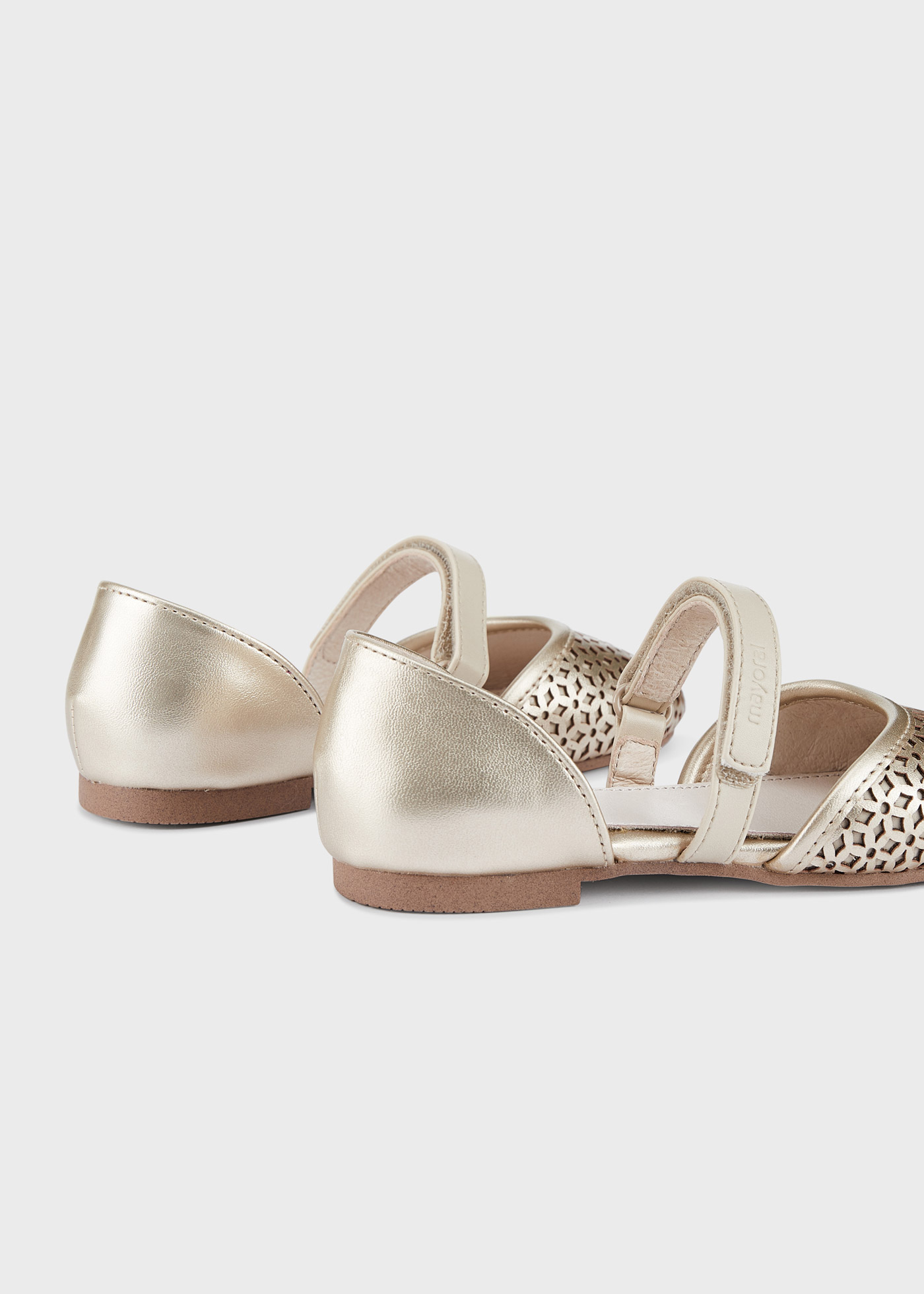 Sapatilha aberta com fecho de velcro para meninas
