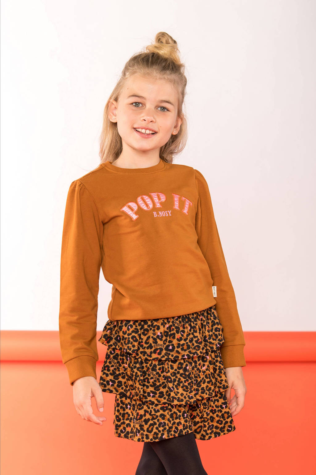 B.Nosy sweater Sophie met tekst warmbruin