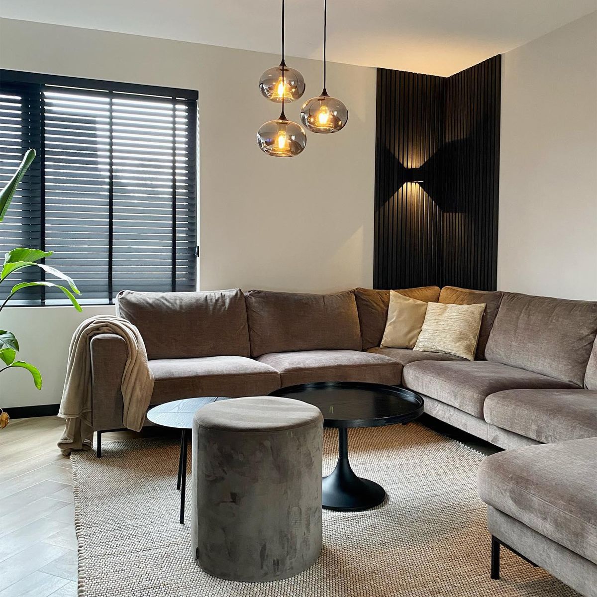 Art Deco hanglamp zwart met smoke glas rond 3-lichts- Busa
