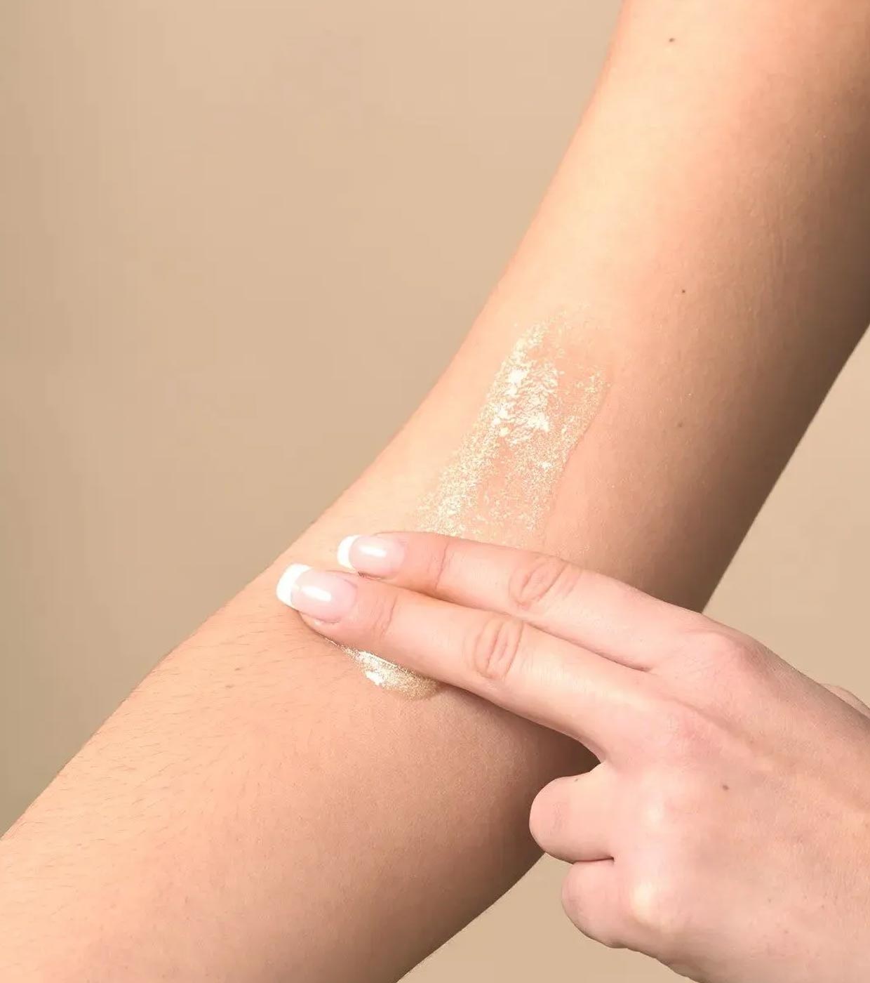 Flor de Mayo - Iluminador corporal perfumado Shimmer Body