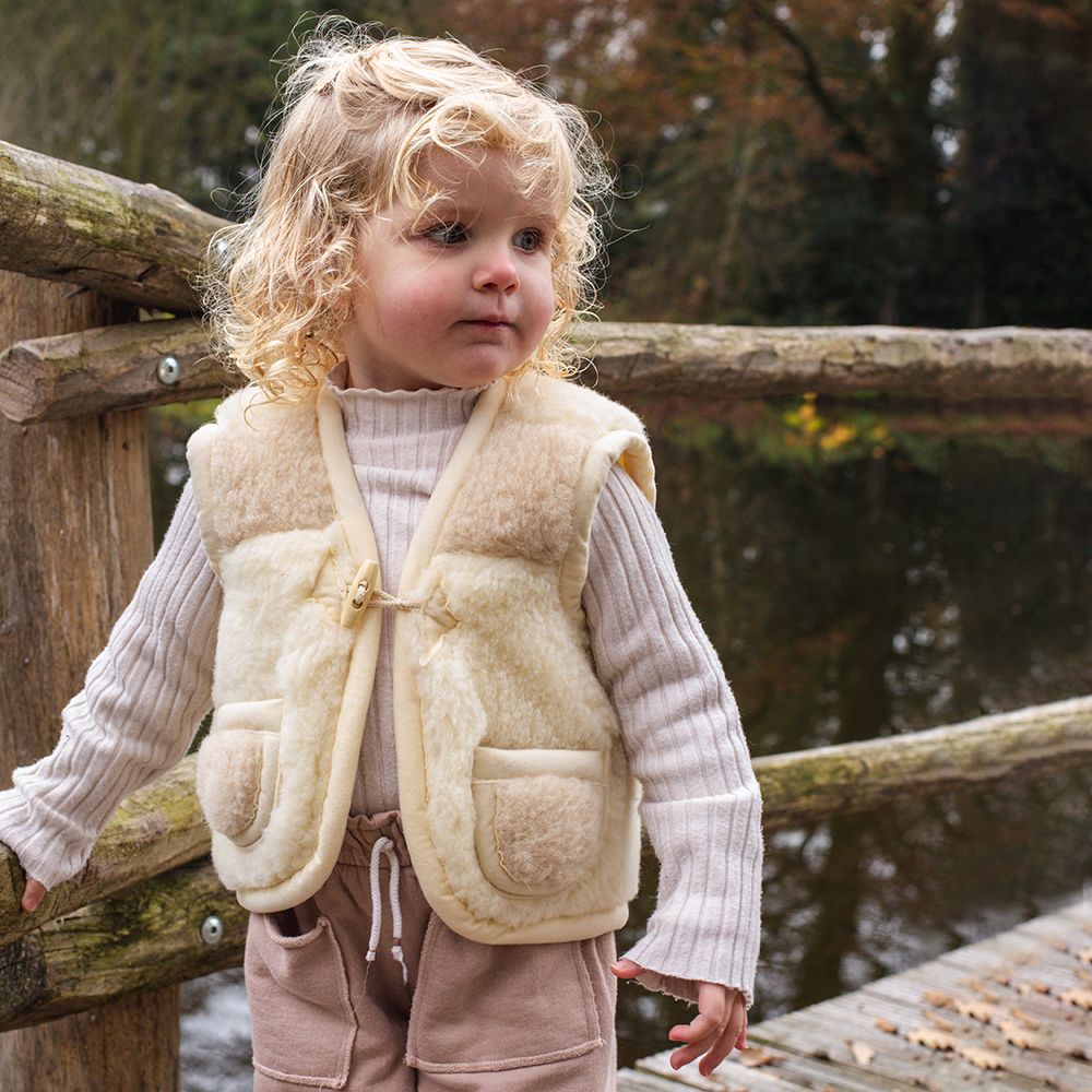 Moonrise kids wollen bodywarmer Danica beige met knoopje