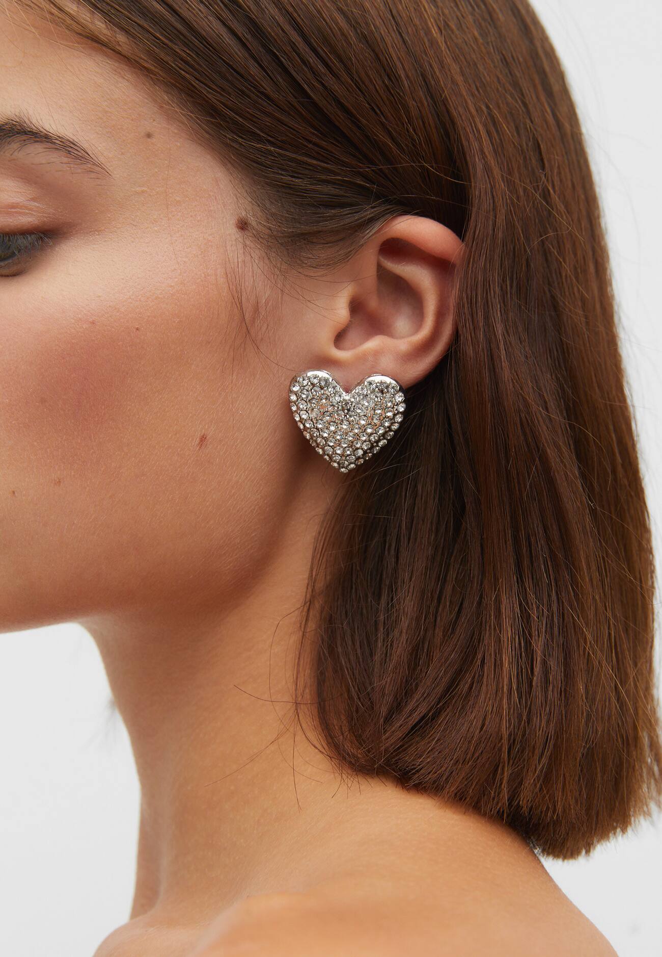 Brincos de coração com strass
