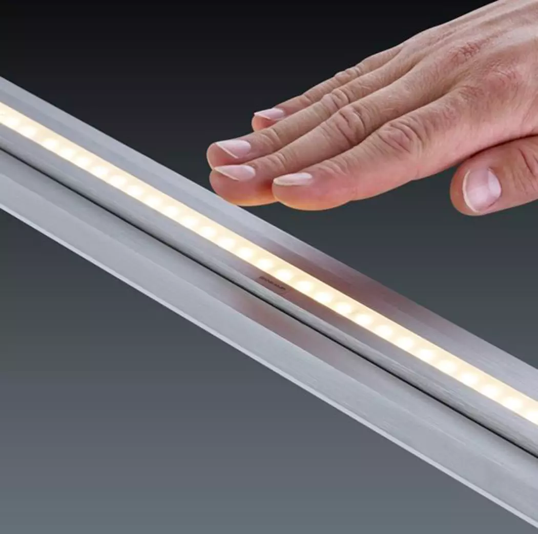 LED-Pendelleuchte L-Lightline
