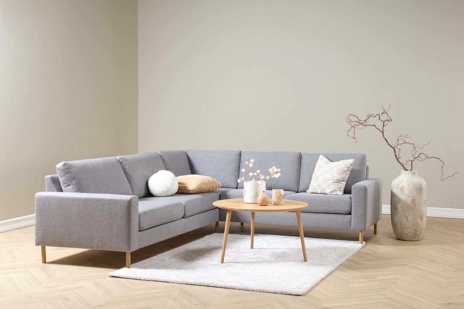Nord T8 sofabord Høyde 50 cm, Ø85 cm. I hvitoljet heltre eik.