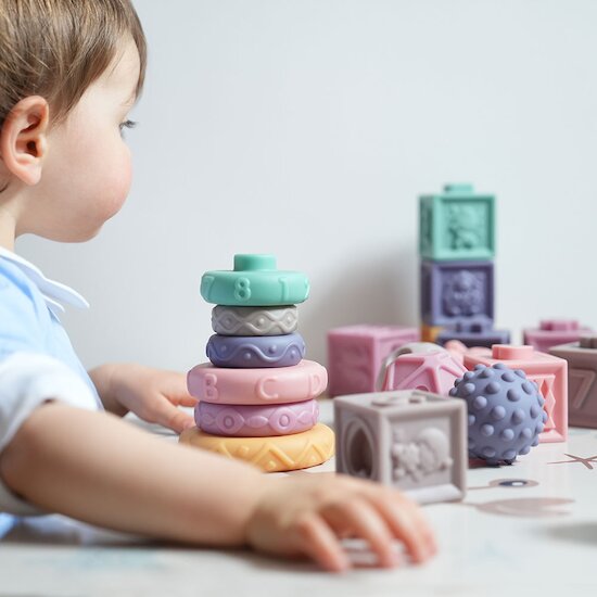 Coffret d'éveil sensoriel   de               Formula Baby