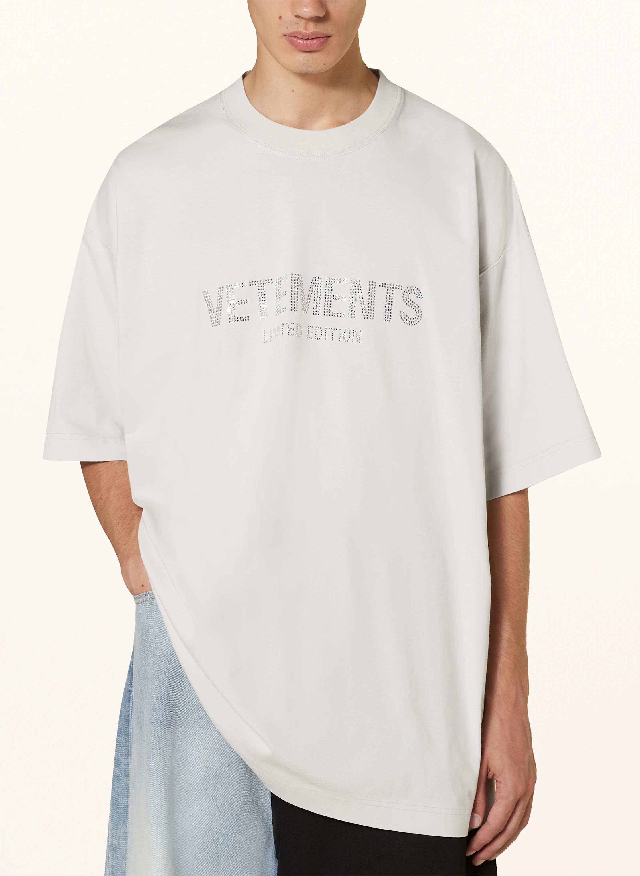 VETEMENTS Oversize-Shirt mit Schmucksteinen