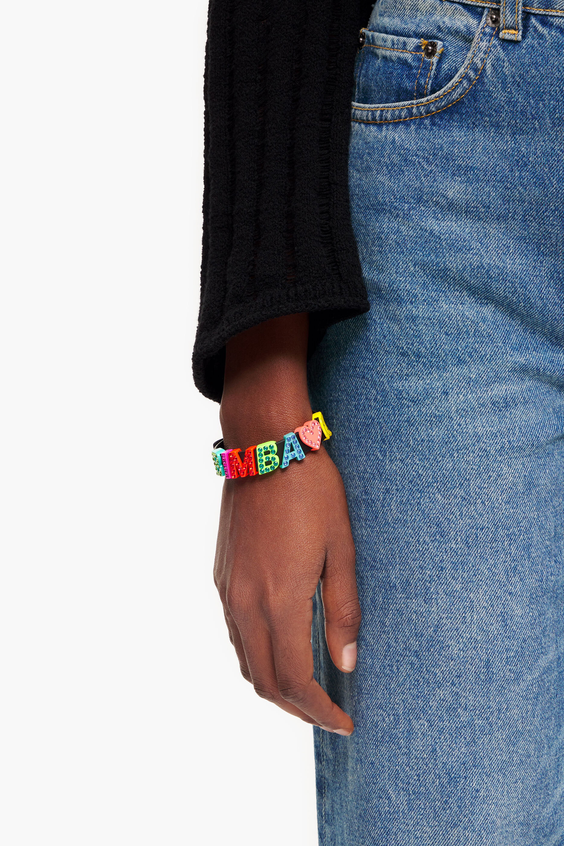 Pulseira de couro com logotipo multicolorido