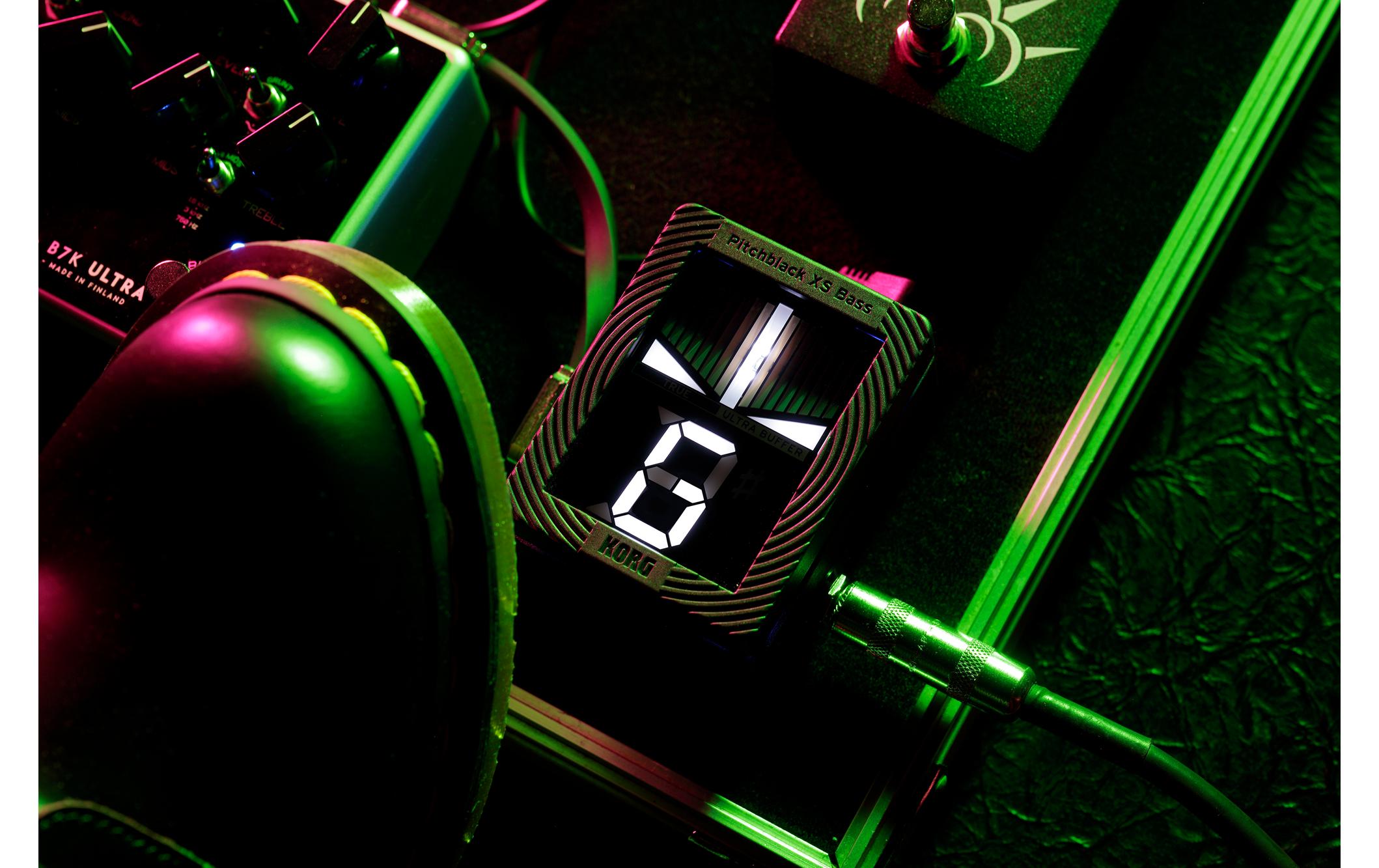 Stimmgerät Pitchblack XS BassPedal-Stimmgerät für Bässe kombiniert mit Display und Fussschalter
