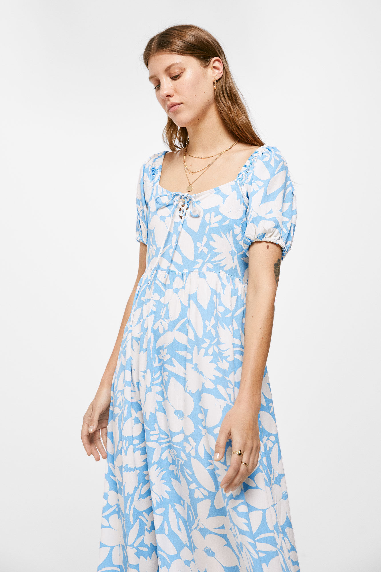 Vestido midi com decote laço - azul médio