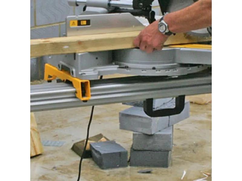 DeWALT DE7023-XJ - Geringssavstander - længde: 1.94 m