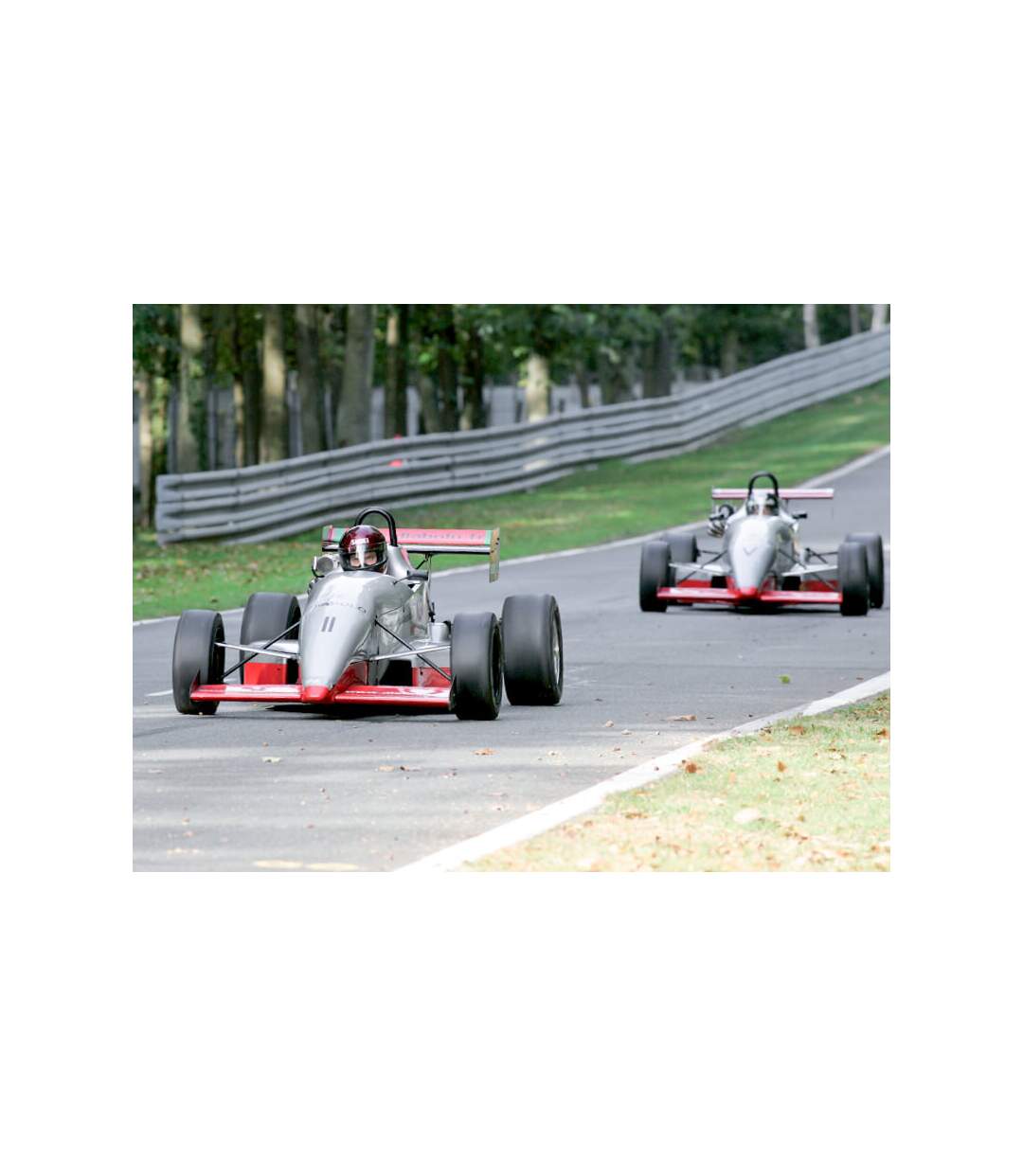 Jusqu'à 6 tours de pilotage sur le circuit de la Ferté Gaucher - SMARTBOX - Coffret Cadeau Sport & Aventure