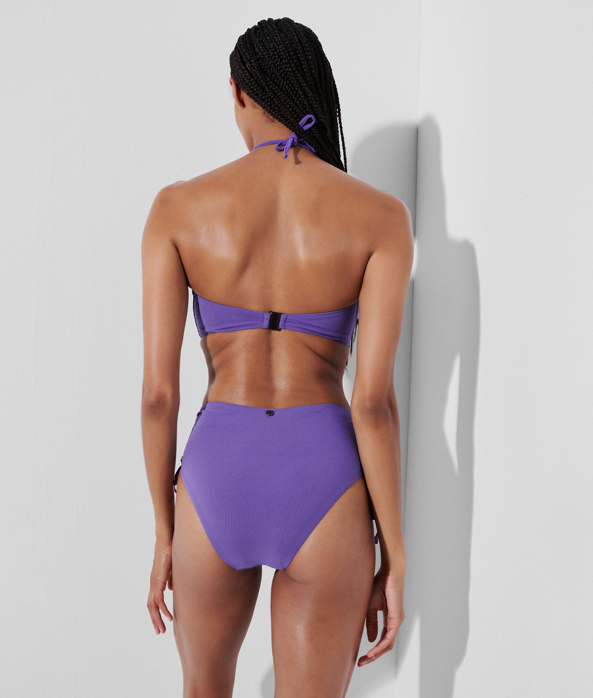 BANDEAU TORSADÉ EMBLÉMATIQUE DU STYLE KARL