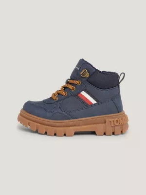Botas de amarrar com travas