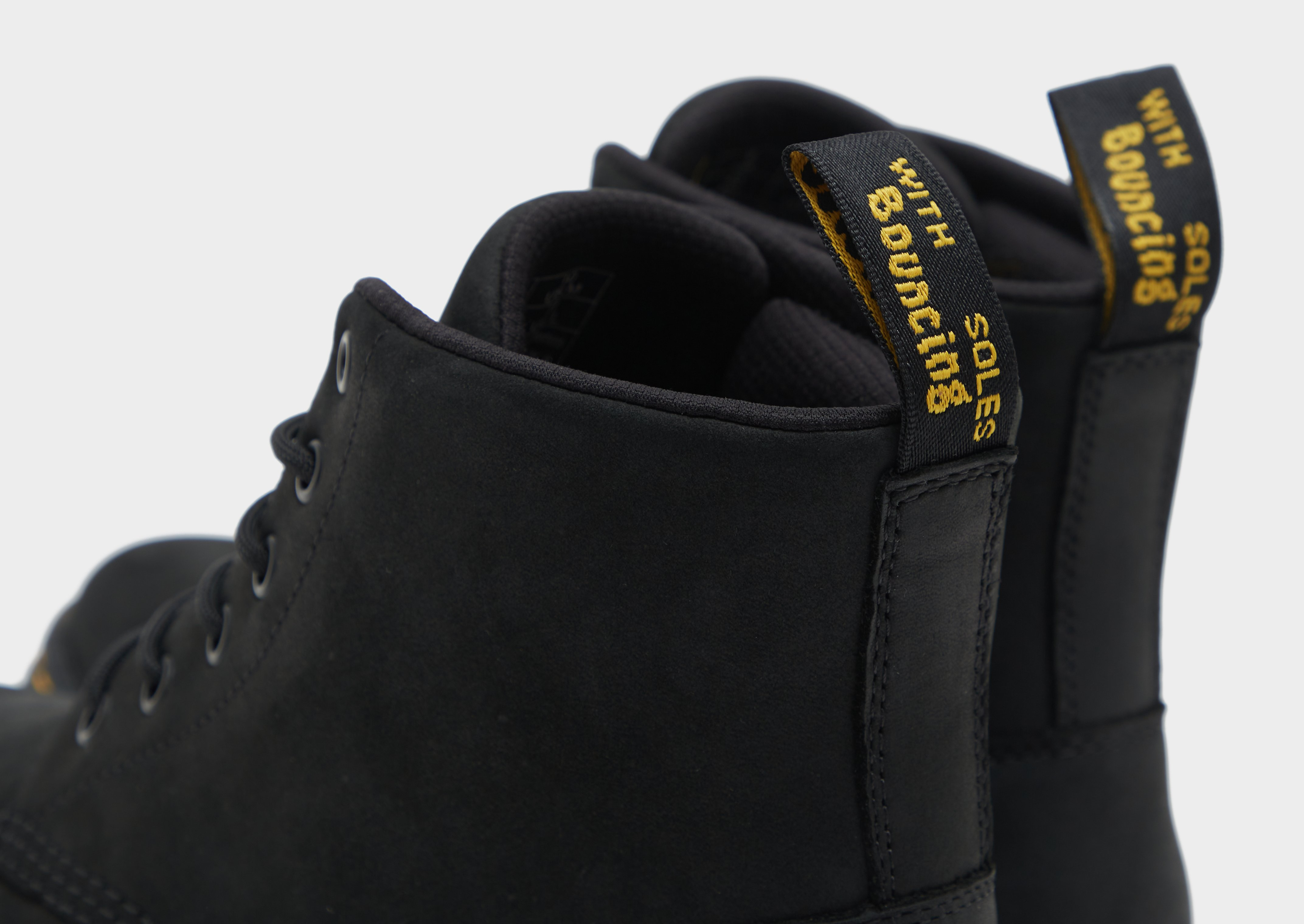 Dr. Martens Crewson Chukka Suede Homme