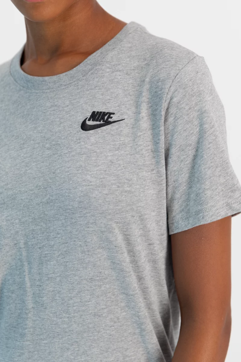 Nike Sportswear Club Essentials Damen T-Shirt