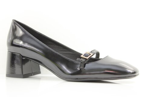Lola Cruz Pumps