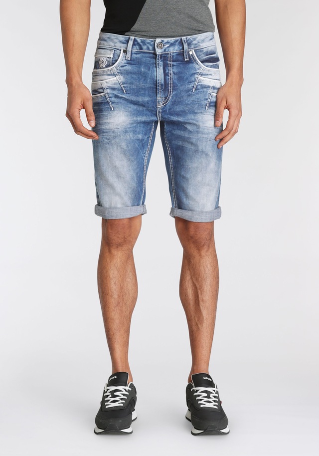 Cipo & Baxx Bermudas  in Denim und mit markanten Taschen