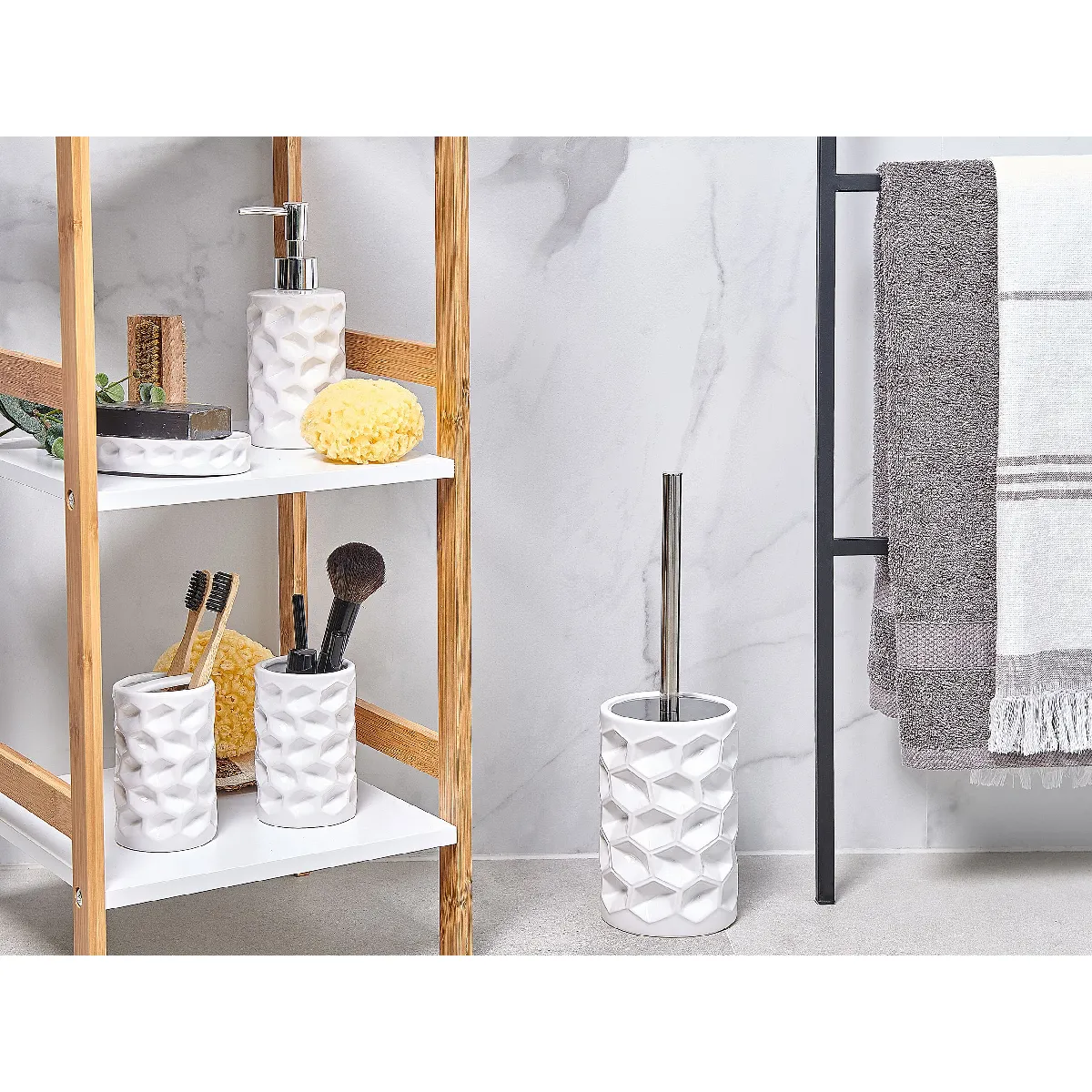 Beliani TIRUA - Lot de 5 accessoires de salle de bain en céramique blanche