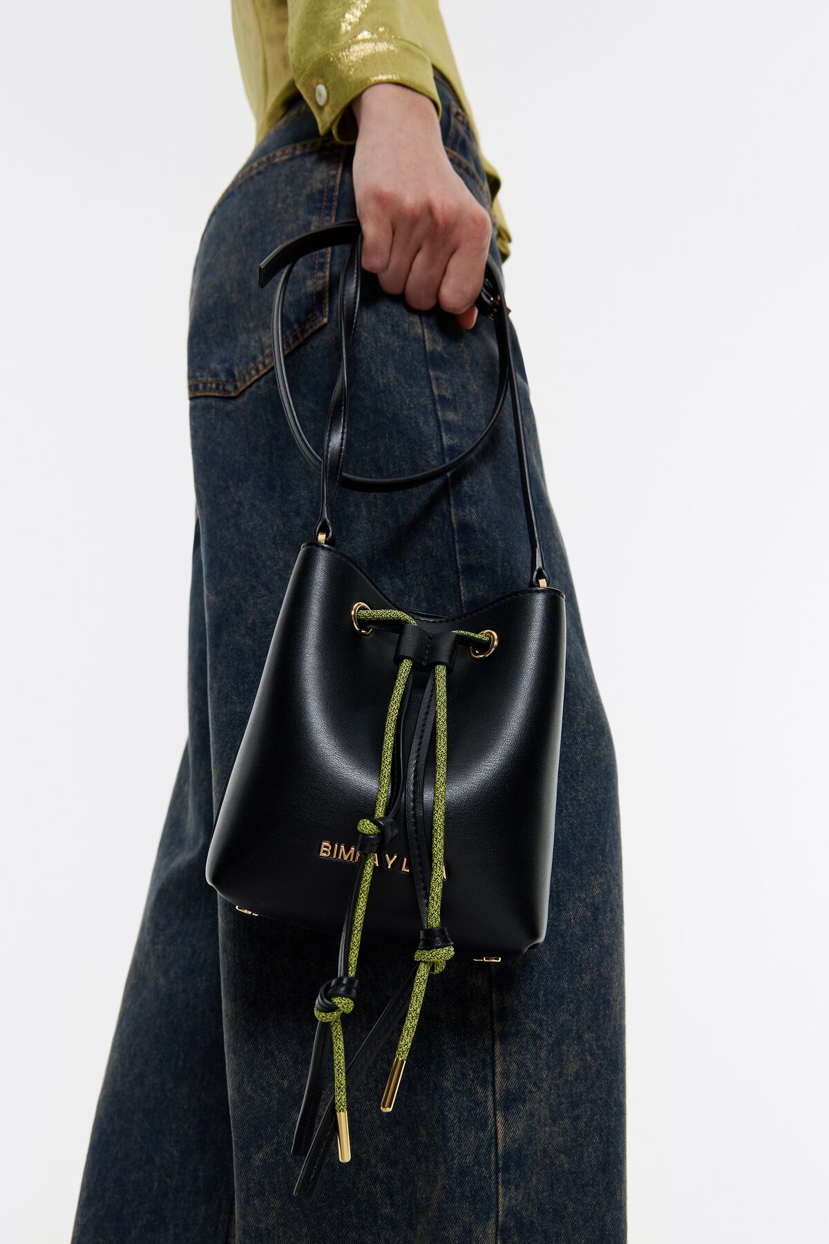 Bolsa de couro preta estilo Chihuahua, modelo mini, tipo balde.