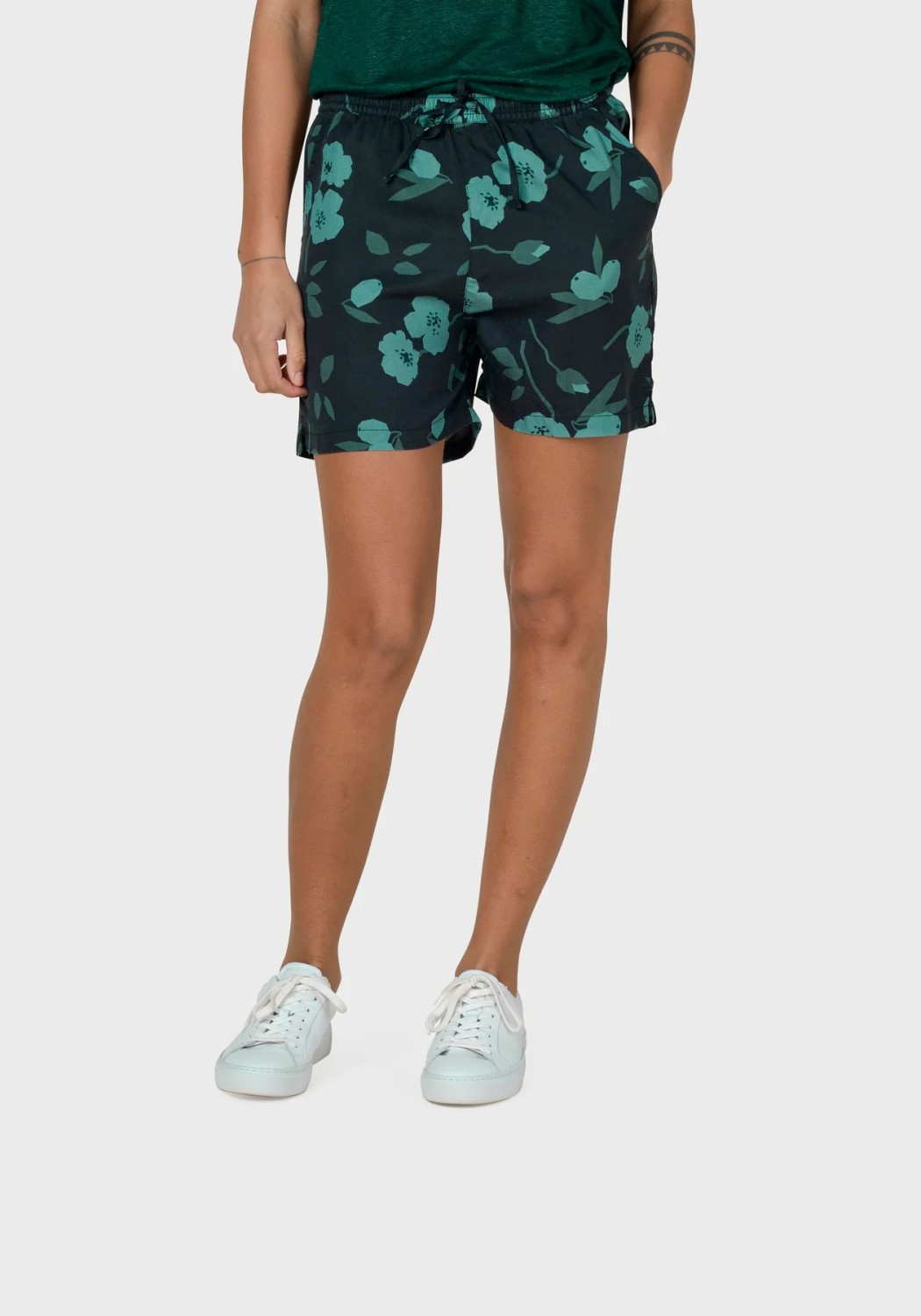 Klitmøller Collective Shorts Miriam Black/Moss Green/Blue Flowers