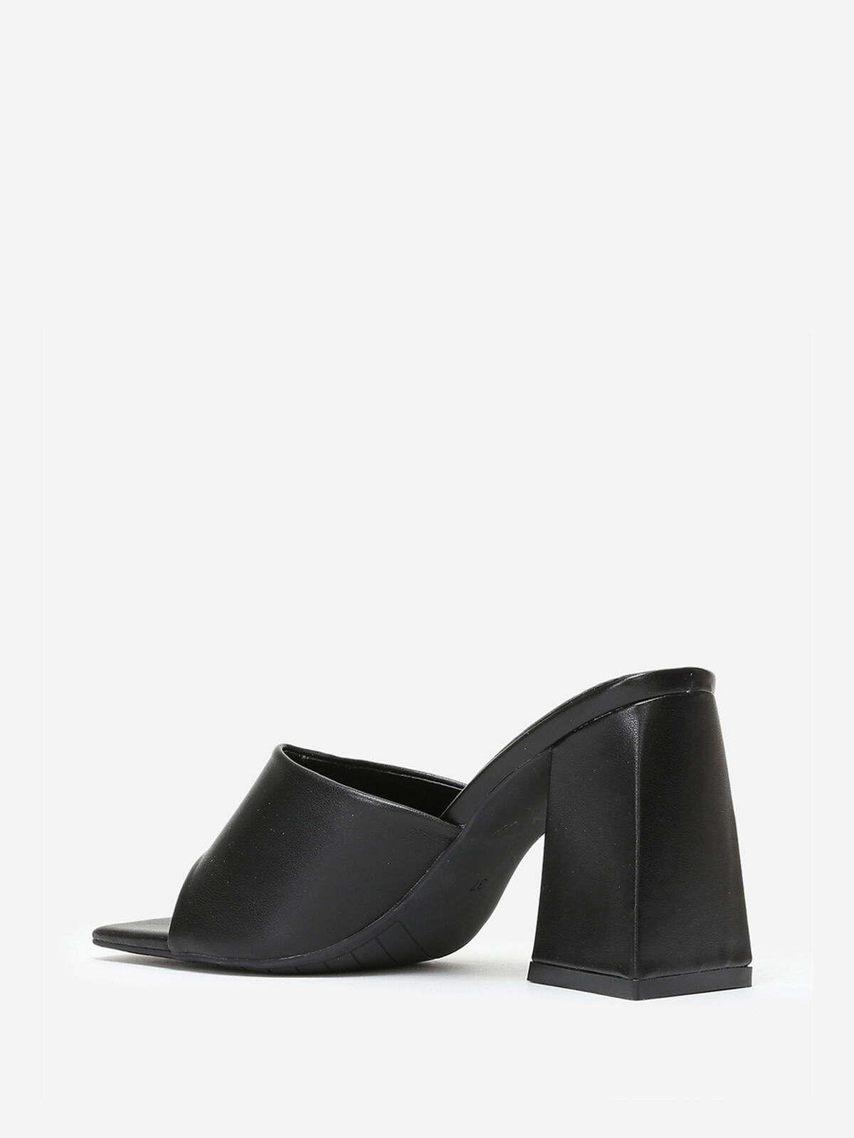 Mules à talon en triangle et bout carré- Noir