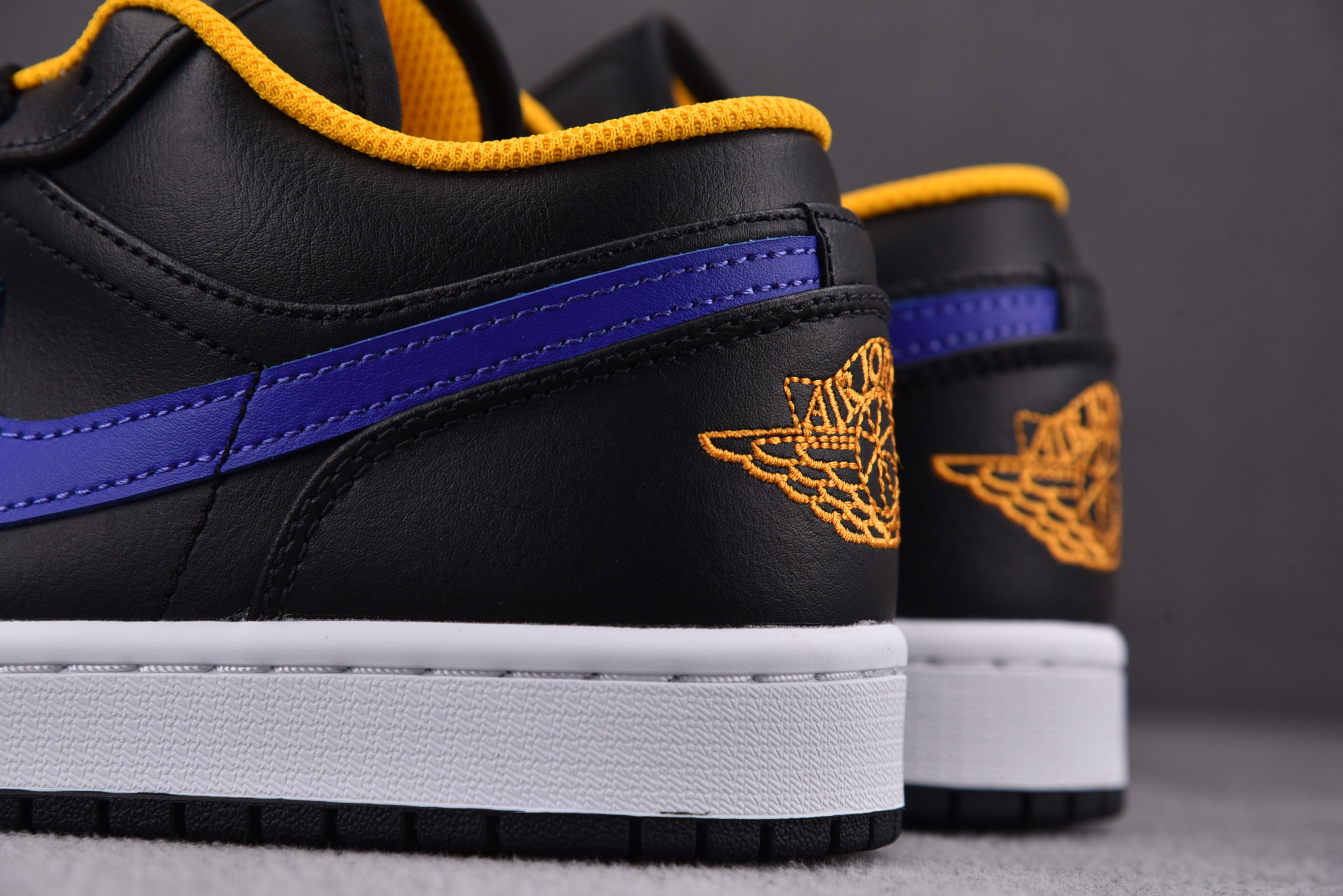 Jordan 1 Low Dark Concord