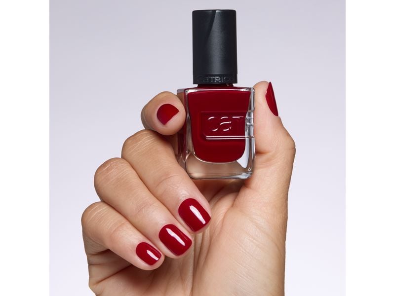 Catrice Nagellack Gel Affair 021 Caught On The Red Carpet Langanhaltender Gel-Nagellack in einem dunklen Weinrot