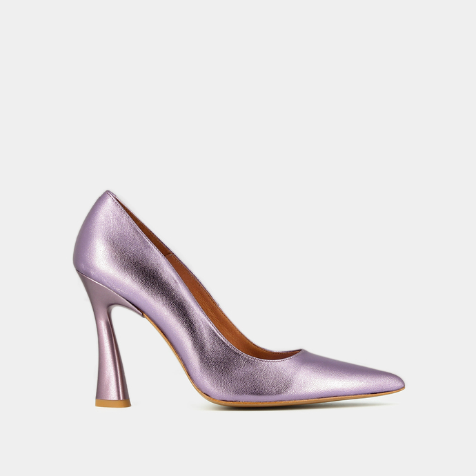 Escarpins à talons hauts et bouts pointus  en cuir métallisé lilas