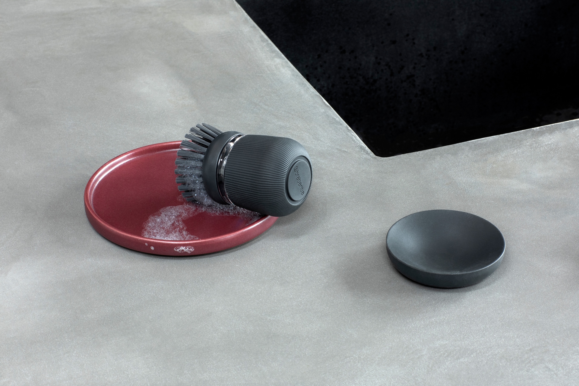 brabantia Spülmittelspendende Geschirrbürste SINKSIDE Dark Grey