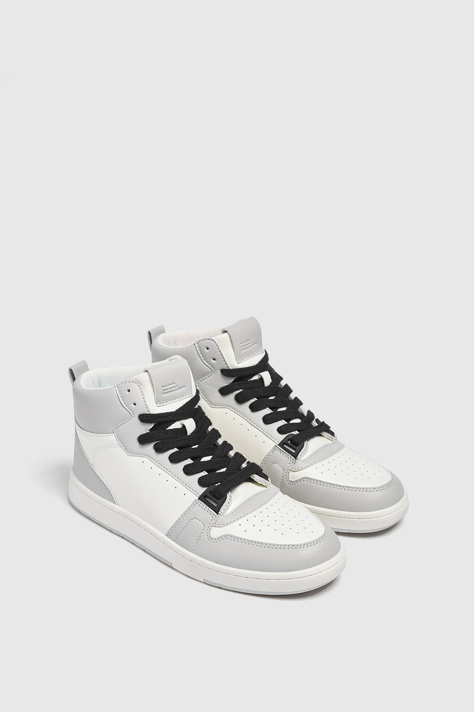 Bota esportiva multipeças - cinza