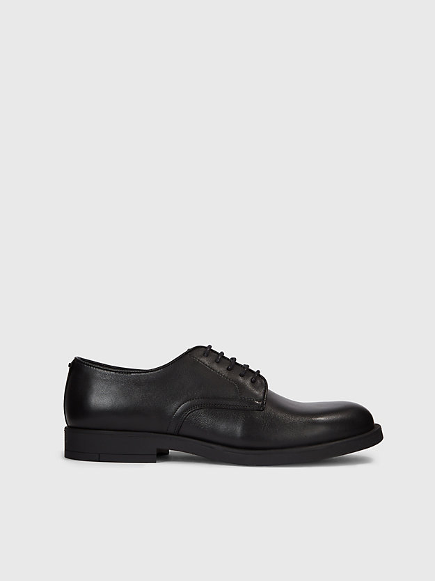 Sapatos de couro com cadarço