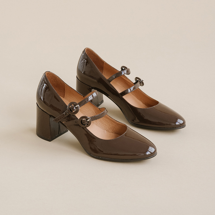 Babies à talons  en vernis marron foncé