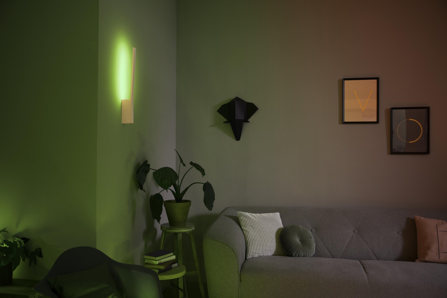 Philips Hue - Liane Wall Light Black - White & Color Ambiance - White