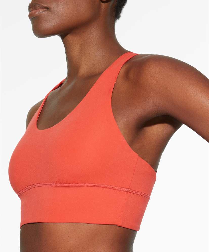 Sutiã esportivo com suporte médio para os seios.