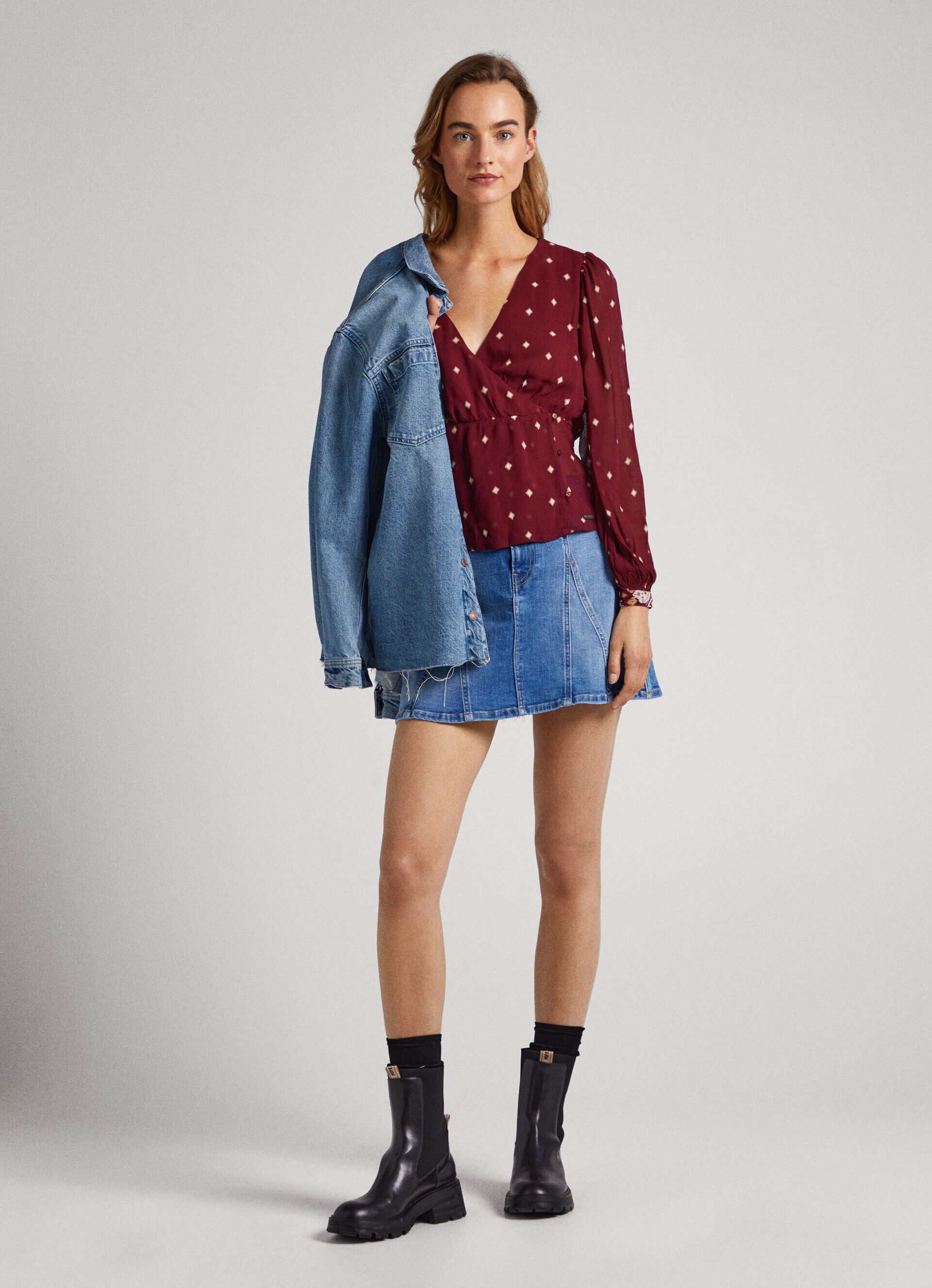 Blusa com estampa de bolinhas - multicolorida