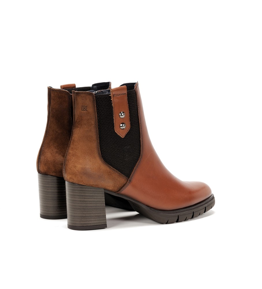 Botas de cano curto Dorking by Fluchos Camyl D8850 em couro marrom - Altura do salto: 7 cm -
