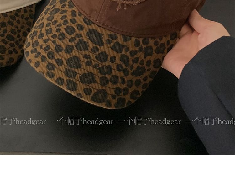 Alpha Kiss - Cap met luipaardprint en letters